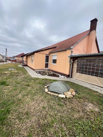 Eladó családi ház, Csikóstőttősön 70 M Ft, 5 szobás