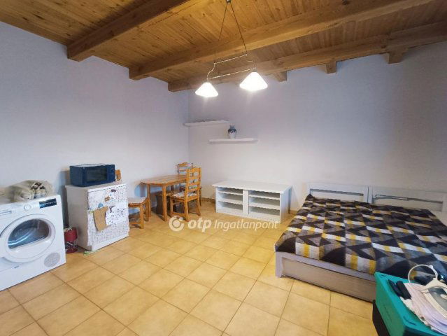 Eladó családi ház, Vértesbogláron 89.9 M Ft, 8 szobás