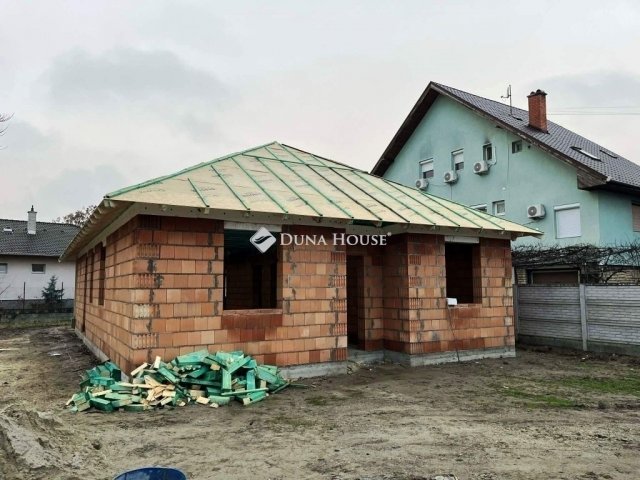 Eladó családi ház, Szigetszentmiklóson 149.5 M Ft, 5 szobás