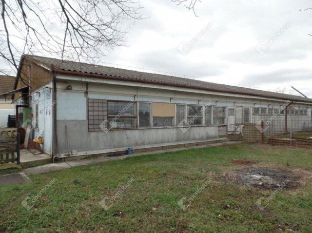 Eladó családi ház, Pápán 19.9 M Ft, 20 szobás