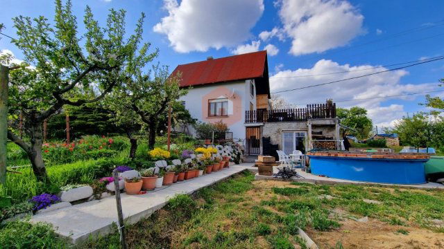 Eladó családi ház, Pécsett 52 M Ft, 3 szobás