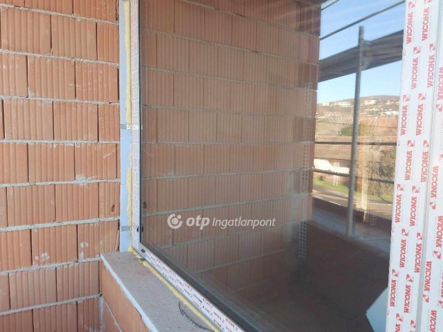 Eladó téglalakás, Pécsett 60.896 M Ft, 2 szobás