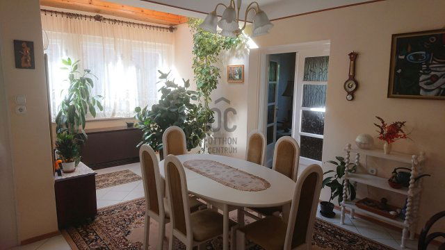 Eladó családi ház, Balatonföldváron 114.9 M Ft, 6 szobás