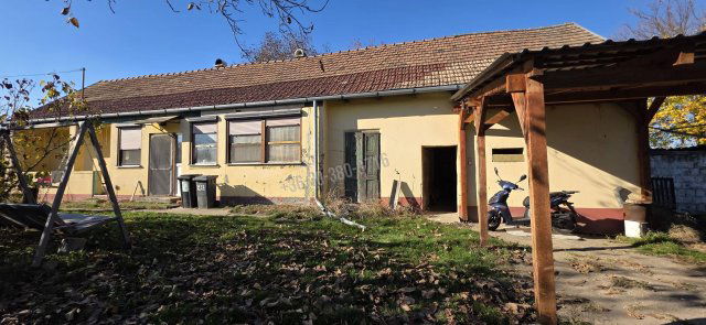 Eladó családi ház, Baracson 30 M Ft, 2 szobás