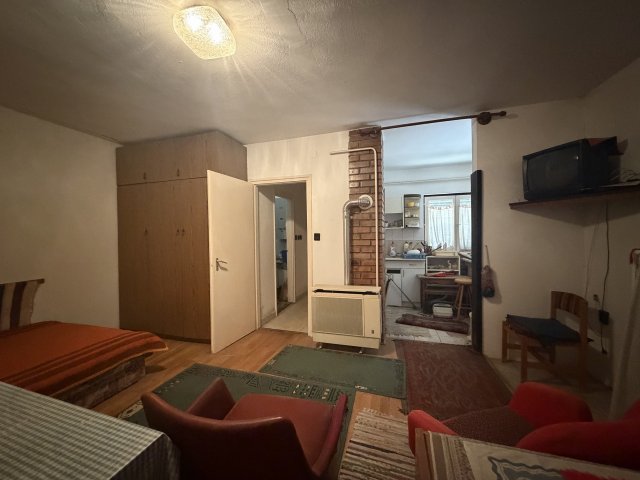 Eladó családi ház, Szegeden 22 M Ft, 1 szobás