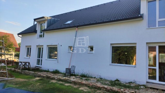 Eladó ikerház, Gödöllőn 79 M Ft, 5 szobás