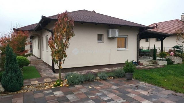 Eladó családi ház, Tárnokon 144.9 M Ft, 4 szobás