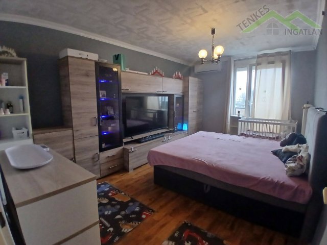 Eladó panellakás, Siklóson 35 M Ft, 3 szobás