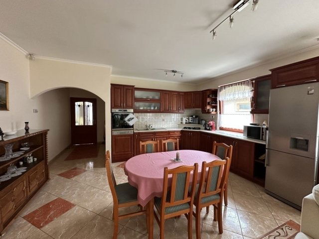 Eladó családi ház, Kecskeméten 118 M Ft, 4 szobás