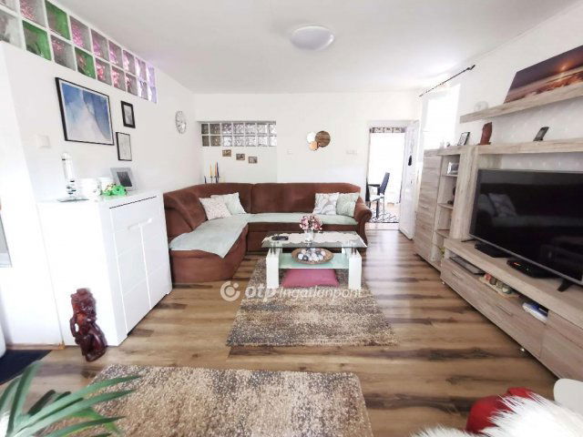 Eladó téglalakás, Miskolcon 35 M Ft, 1+1 szobás