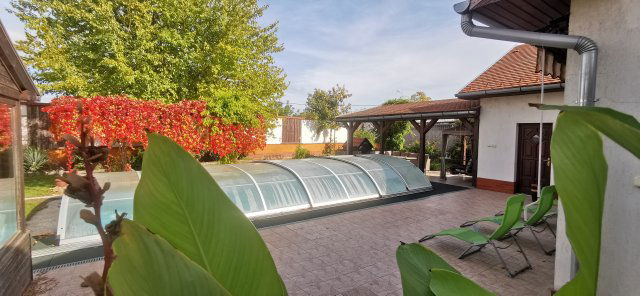 Eladó családi ház, Taksonyon 154.9 M Ft, 9 szobás