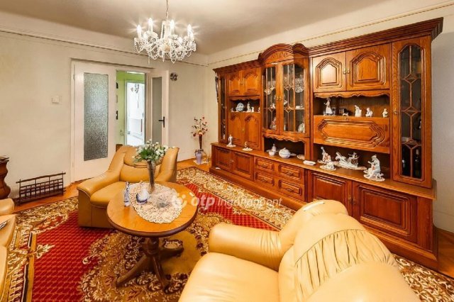 Eladó családi ház, Egerben 83 M Ft, 6 szobás