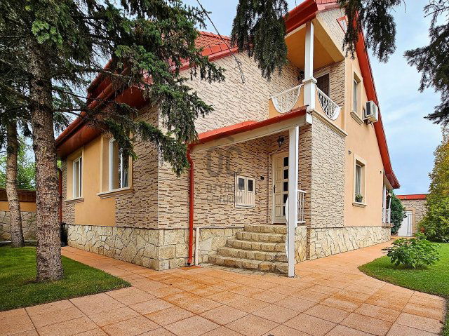 Eladó családi ház, Tatán 125 M Ft, 5 szobás