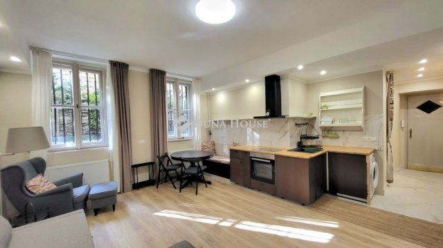 Kiadó téglalakás, albérlet, Budapesten, VI. kerületben