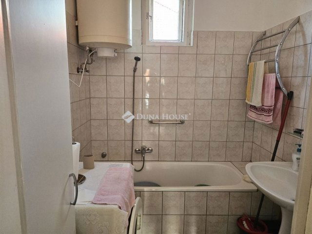 Eladó téglalakás, Vecsésen 68 M Ft, 2 szobás