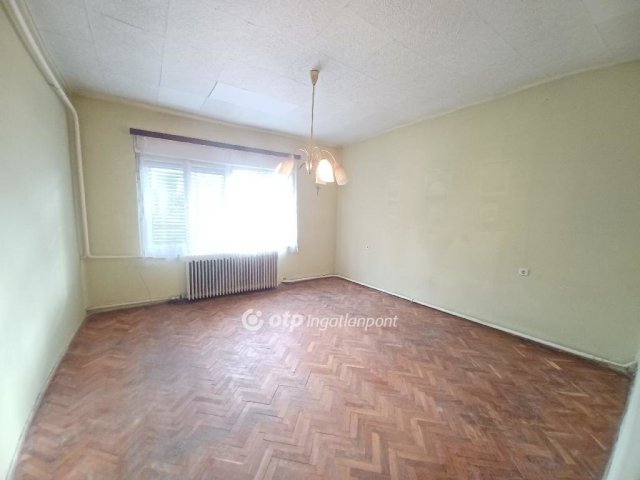 Eladó családi ház, Egerben 81.9 M Ft, 6 szobás