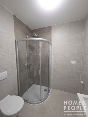 Eladó téglalakás, Szegeden 153 M Ft, 6 szobás