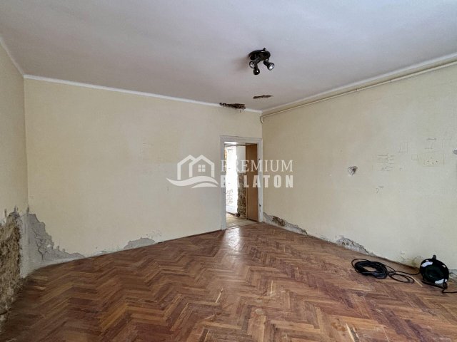 Eladó családi ház, Szentpéterúron 14.99 M Ft, 2 szobás