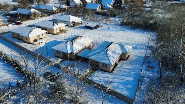 Eladó ikerház, Mendén 84.9 M Ft, 4 szobás / költözzbe.hu