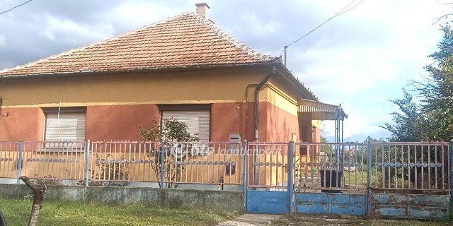 Eladó családi ház, Tiszajenőn 20 M Ft, 2 szobás