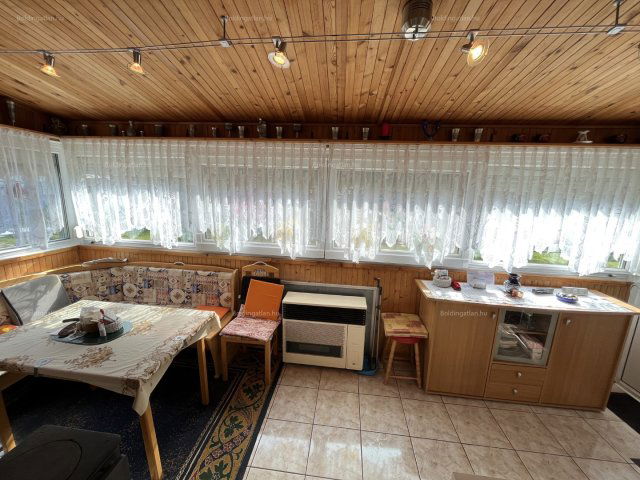 Eladó nyaraló, Igalon 35.5 M Ft, 4 szobás / költözzbe.hu
