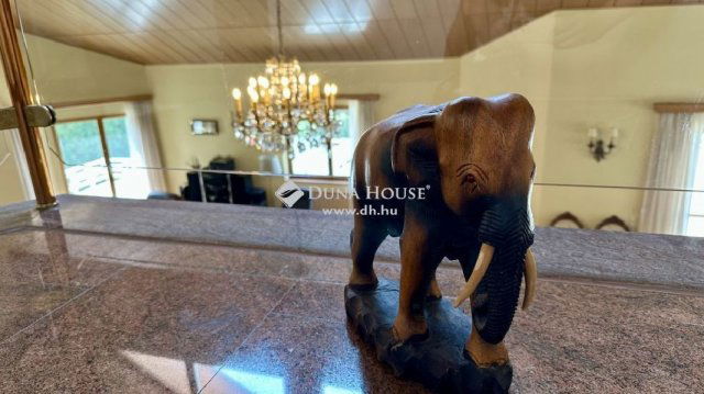 Eladó családi ház, Leányfaluban 577.5 M Ft, 6+1 szobás