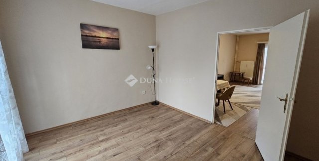 Eladó panellakás, Pécsett 43.5 M Ft, 2 szobás