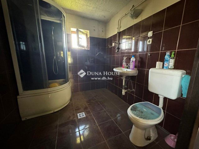 Eladó családi ház, Dunavecsén 15.8 M Ft, 3+1 szobás