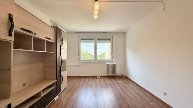 Kiadó panellakás, albérlet, Debrecenben 150 E Ft / hó, 2 szobás