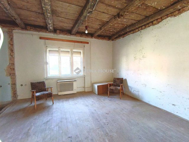 Eladó családi ház, Újkéren 21.5 M Ft, 2 szobás