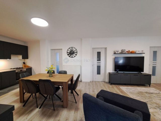 Eladó családi ház, Baján 77.8 M Ft, 4 szobás