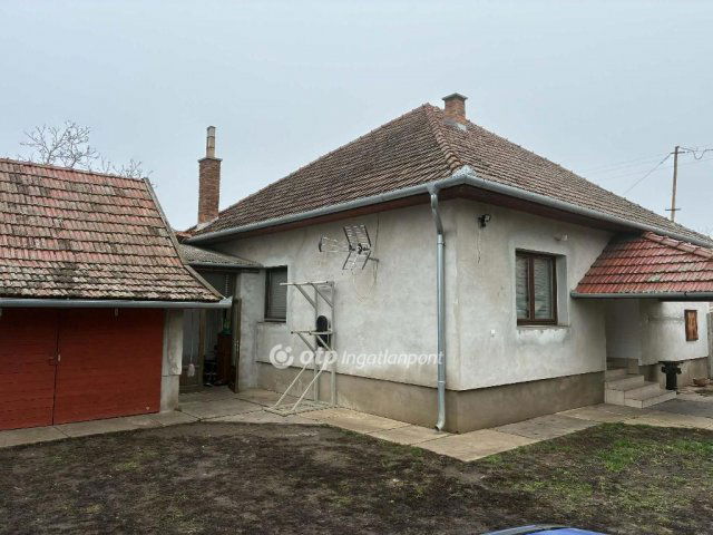 Eladó családi ház, Újkígyóson 24 M Ft, 3 szobás