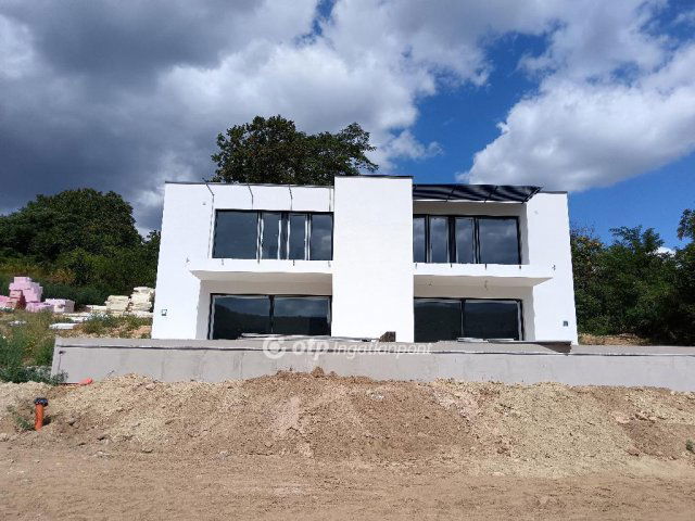 Eladó téglalakás, Budapesten, III. kerületben 220 M Ft, 4 szobás