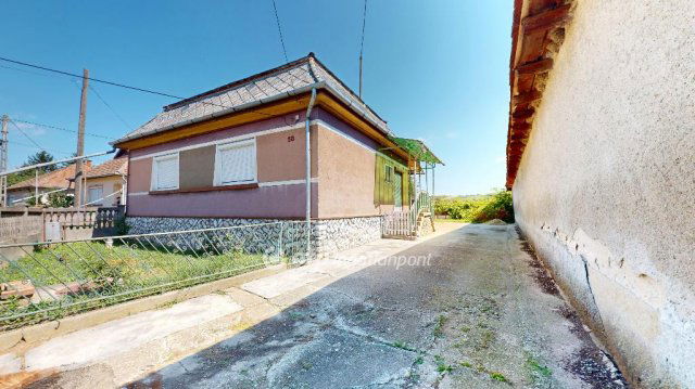 Eladó családi ház, Alsóvadászon 16 M Ft, 2+1 szobás