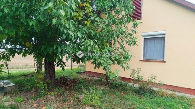 Eladó családi ház, Úrin 51.3 M Ft, 4 szobás