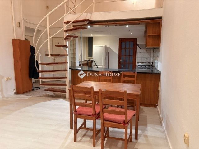 Eladó téglalakás, Budapesten, VI. kerületben 79.9 M Ft, 1 szobás