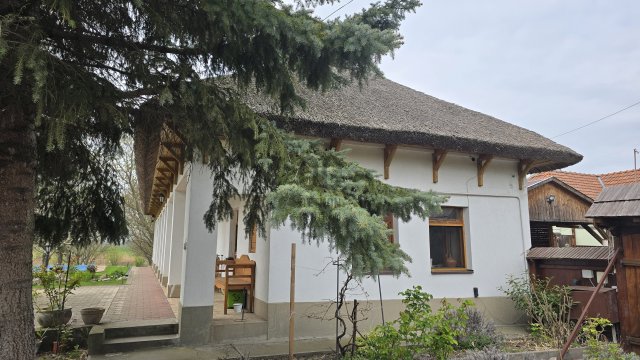 Eladó családi ház, Négyesen 64.9 M Ft, 3 szobás