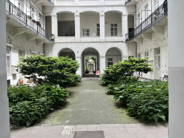 Eladó téglalakás, Budapesten, V. kerületben 209.99 M Ft