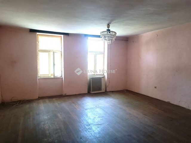 Eladó családi ház, Békéscsabán 24.9 M Ft, 6 szobás