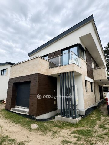 Eladó családi ház, Siófokon 249 M Ft, 5 szobás