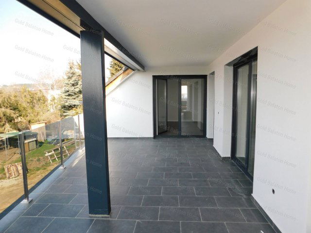 Eladó családi ház, Gyenesdiáson 395.01 M Ft, 7 szobás