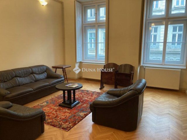 Eladó téglalakás, Budapesten, VI. kerületben, Nagymező utcában