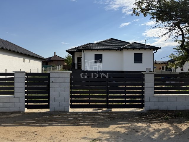 Eladó családi ház, Sülysápon 79 M Ft, 4 szobás