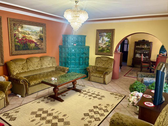 Eladó családi ház, Siófokon 139.9 M Ft, 10 szobás