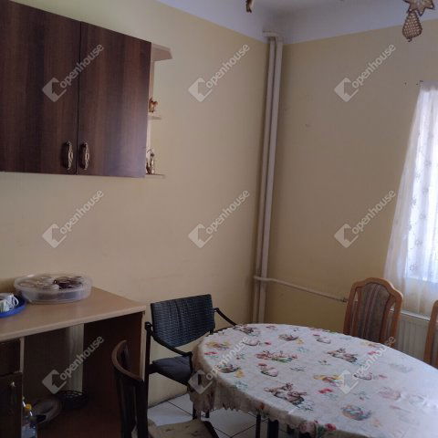 Eladó családi ház, Adorjánházán 30 M Ft, 7 szobás