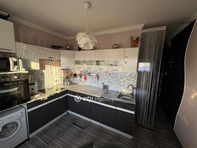 Eladó panellakás, Hajdúszoboszlón 72.69 M Ft, 3+1 szobás