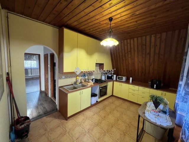 Eladó családi ház, Perkátán 68 M Ft, 5+1 szobás