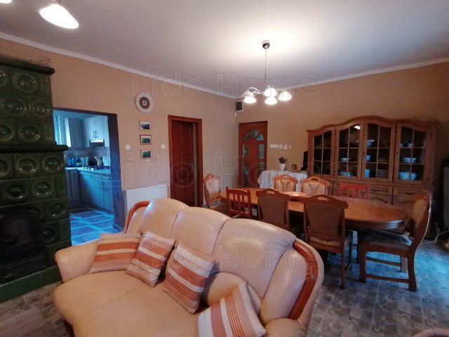 Eladó családi ház, Balatonbogláron 169.99 M Ft, 6 szobás