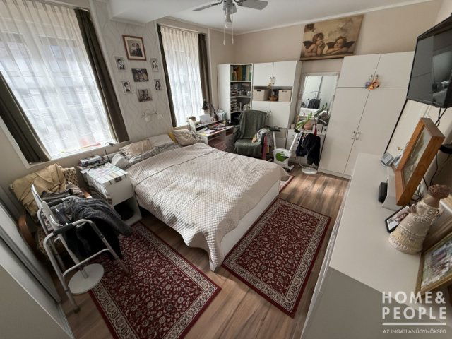 Eladó családi ház, Szegeden 157.99 M Ft, 2+5 szobás