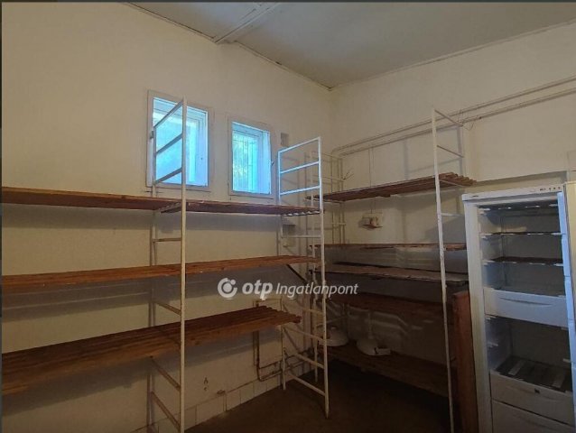Eladó üzlethelyiség, Hajdúdorogon 75 M Ft, 4 szobás